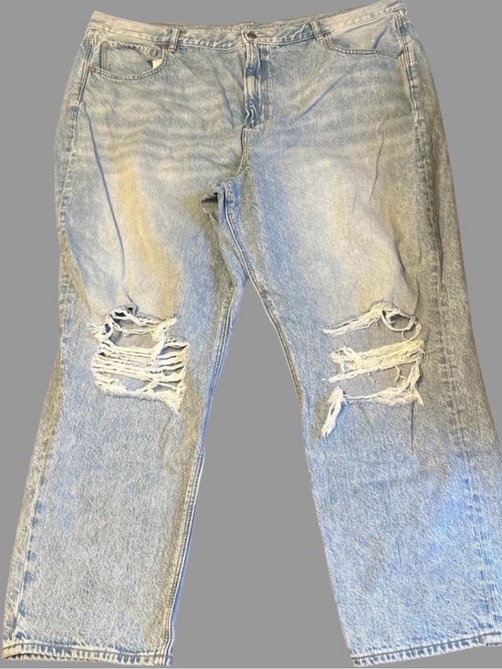 American Eagle Outfitters Denim - American Eagle Mom Jeans
Women's Size 24 Regular Light Blue
Denim Distressed